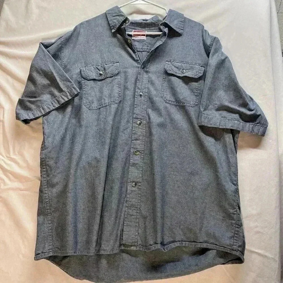 Wrangler denim button down Work shirt size XL Short‎ Sleeve Medium Weight - Picture 1 of 4